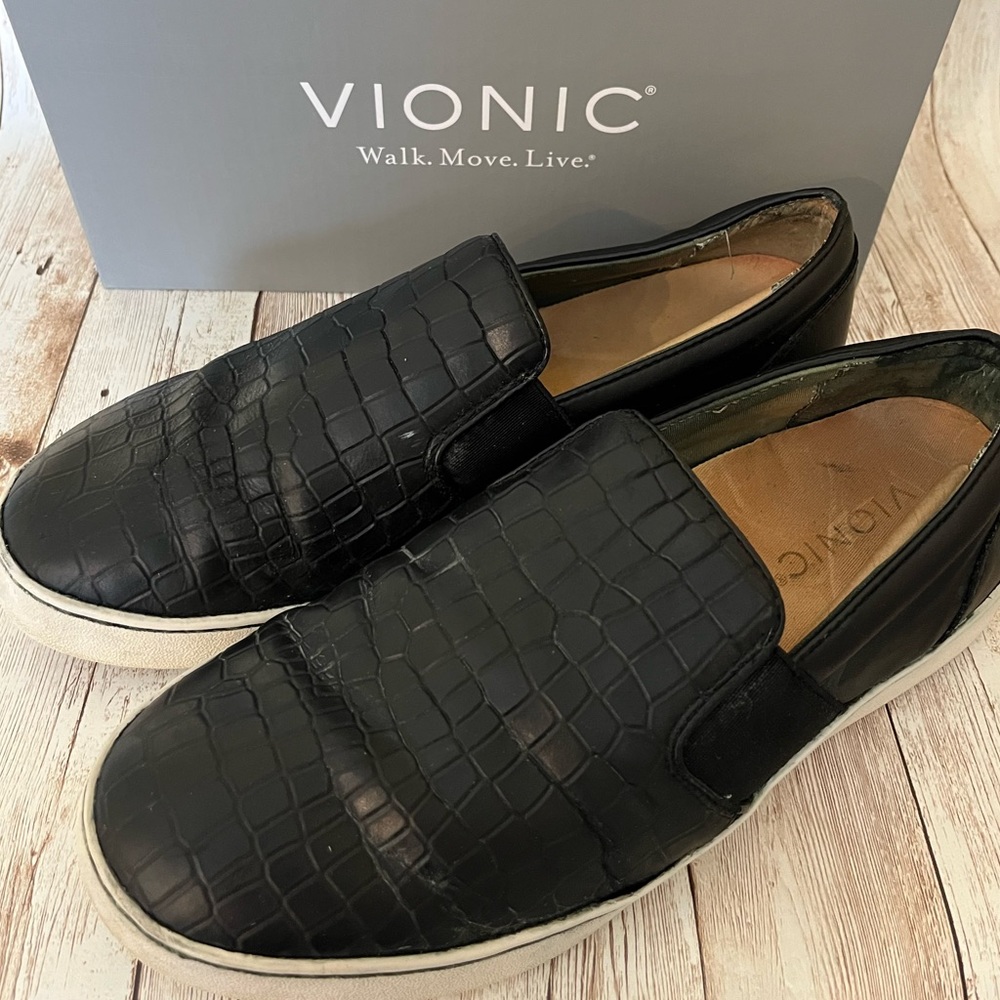 Vionic Gianna leather sneakers